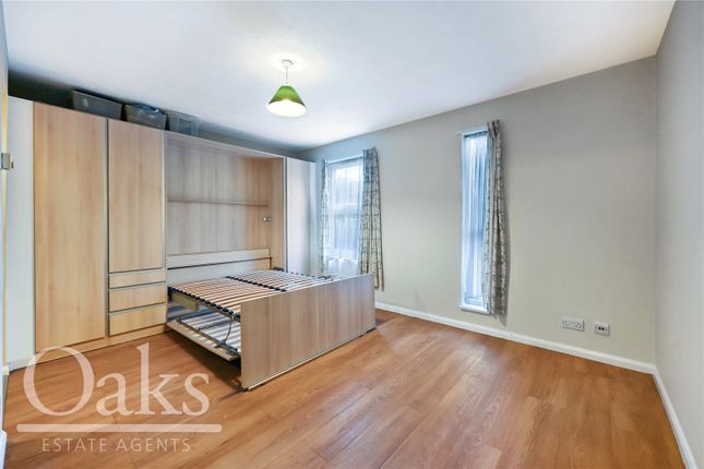 45, Shinners Close, South Norwood photo 2