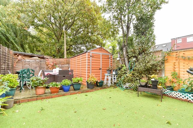Monoux Grove Walthamstow, London photo 2