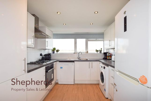 4, Turners Court, Cheshunt photo 5