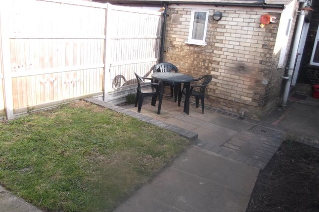 59, Fishers Green Road, Stevenage photo 5