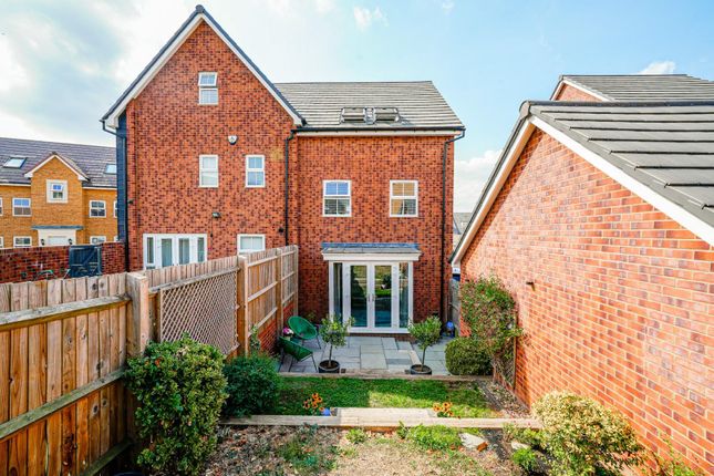 64, Wallis Drive, Leighton Buzzard photo 4