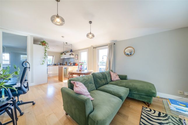 Flat 9, Taverners Court, 30, Grove Road, London photo 2