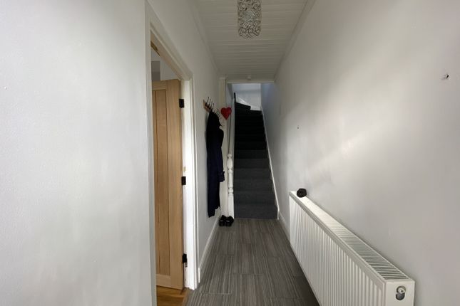 92, Wernoleu Road, Ammanford photo 2