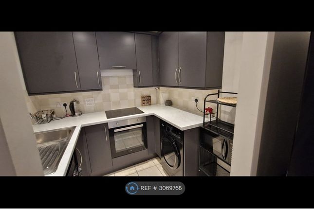 Flat, Berberis House Highfield Road, Feltham photo 3