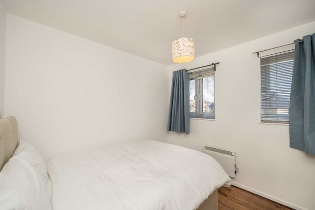 23, Keats Close, London photo 4