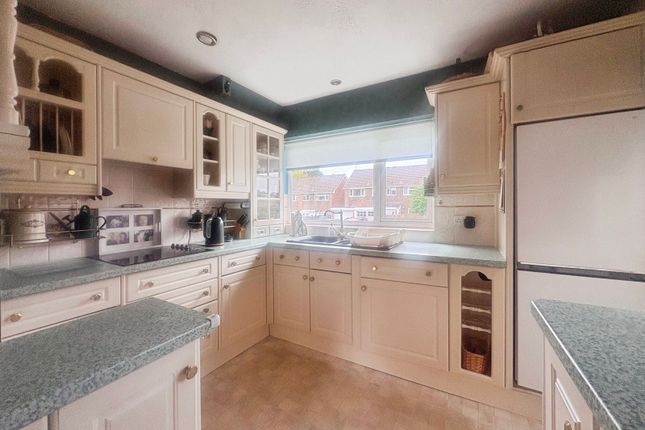 9, Oak Tree View, Surrey photo 2