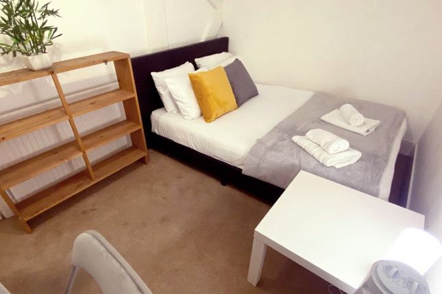Shared accommodation to rent in Queen's Gate Gardens, London