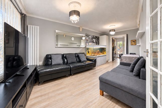 47 Dunley Drive, Croydon photo 2