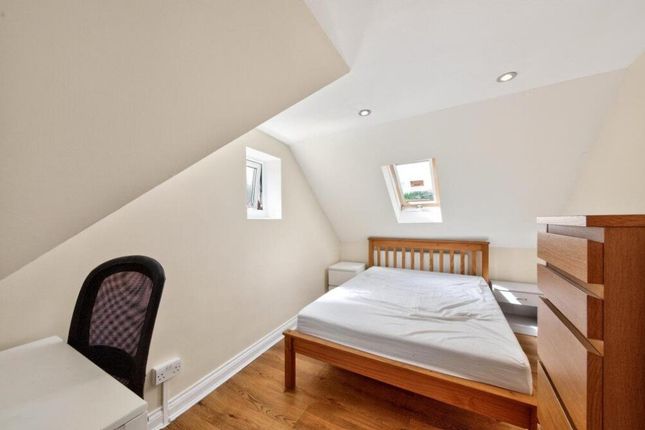 7, George Crescent, London photo 3