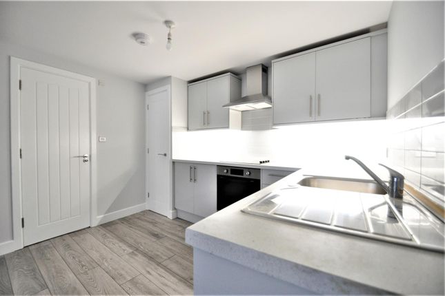 Flat 2, 4 Minter Terrace, Ranwell Passage, London photo 3