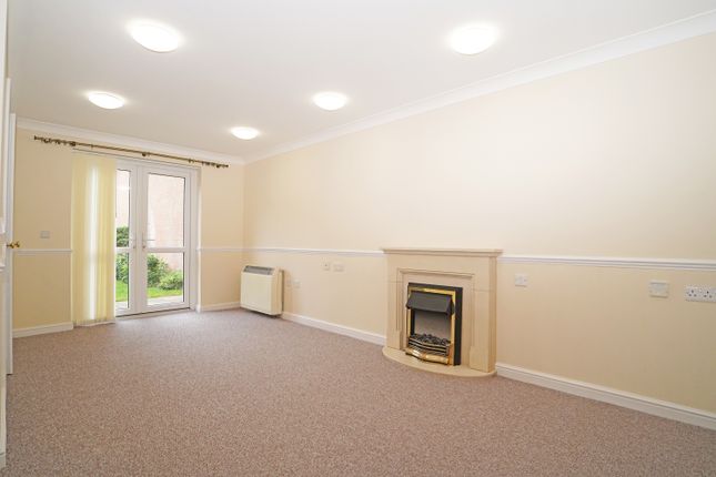 6, Cobbett Court, Highworth photo 2