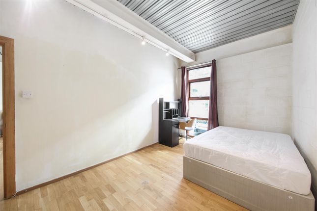 8, New Crescent Yard, London photo 4