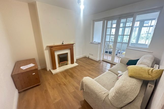 39 Pomfret Avenue, Luton, Bedfordshire photo 3