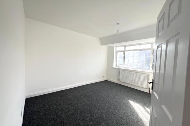 68, Kingsley Avenue, Southall photo 4