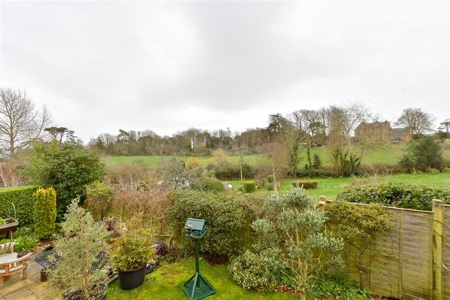 Colmar Way, Totland Bay photo 2