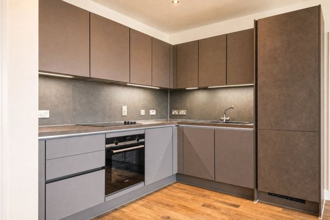 Flat 61 Pochard Heights, Auckland Road, London photo 4