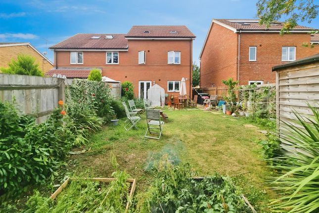 54, Hardy Road, Hemel Hempstead photo 3