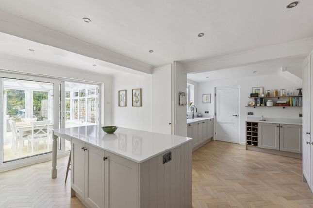 Ash Tree Close, Haslemere photo 4