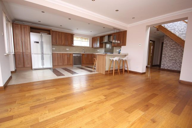 39, Hunts Pond Road, Southampton photo 4