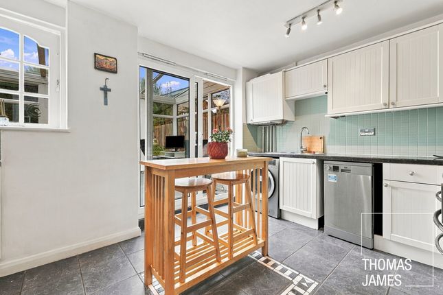 34d, Wellington Road, Enfield photo 4