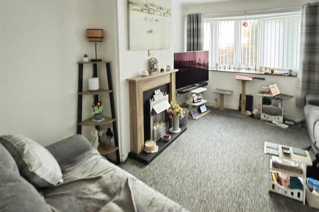 22, Turrell Drive, Lowestoft photo 2