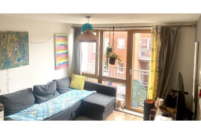 Flat for sale in Chimney Steps, Temple Quay