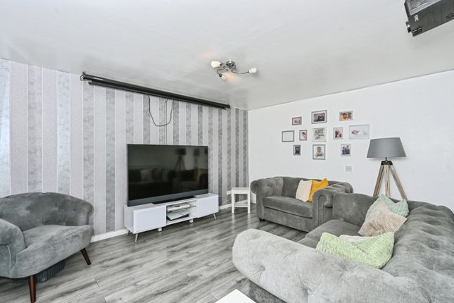 42, Caesars Close, Runcorn photo 2