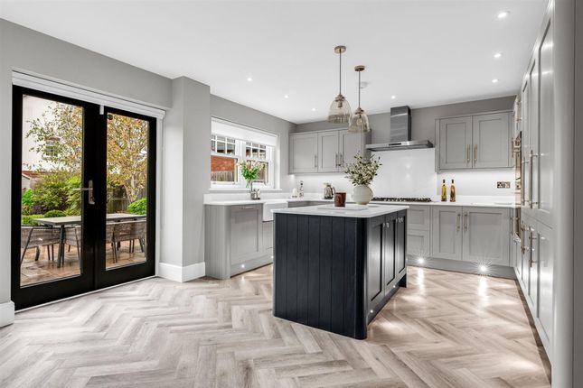 12, Vicarage Causeway, Hertford Heath photo 2
