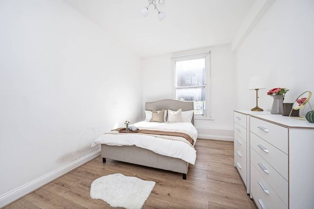 Flat for sale in Sylvester Path, Hackney, London