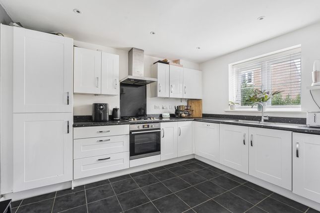 31, Broad Way, Upper Heyford photo 3