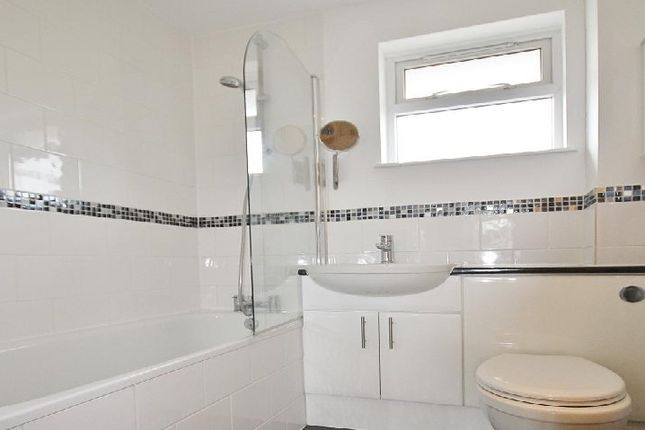 14, Hazel Close, Egham photo 4
