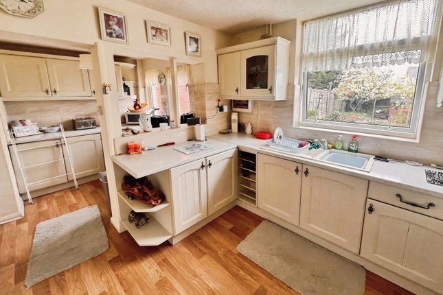 4, St. Aidans Close, Staffordshire photo 4