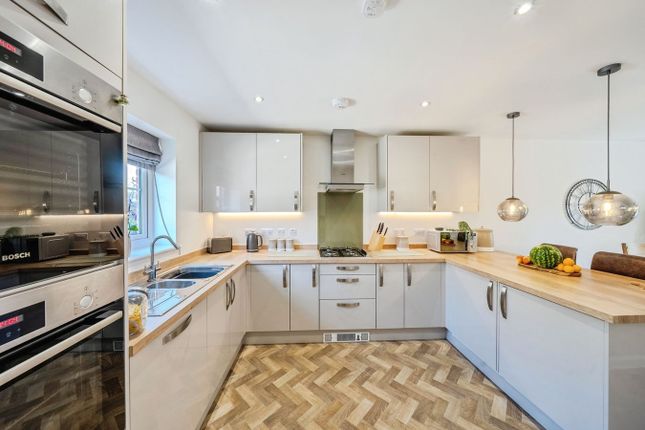 10, Brookfields, Lydney photo 4