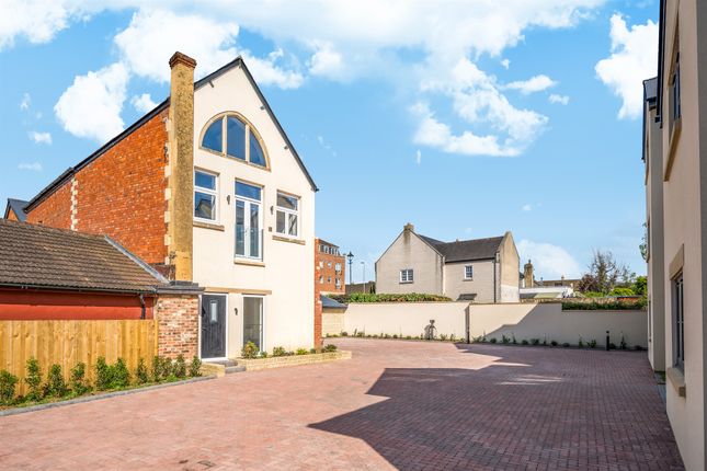 Thumbnail Flat for sale in Gladstone Road, Chippenham