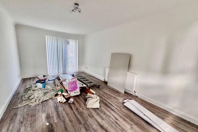 33, Bournemouth photo 2