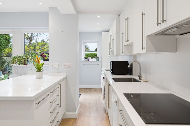 37A Highfield Close, Amersham photo 3
