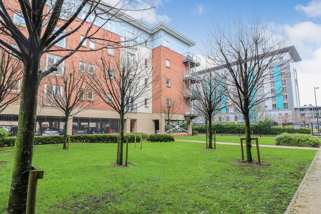 Flat for sale in Elmira Way, Salford