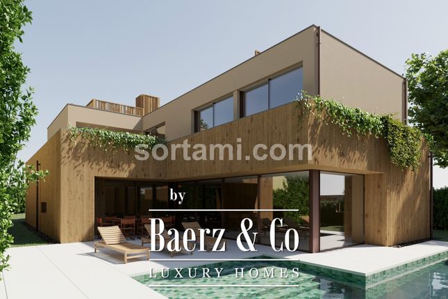 Villa for sale in 4410 Arcozelo, Portugal