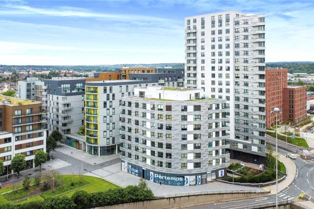 Thumbnail Flat for sale in Chatham Place, Reading, Berkshire
