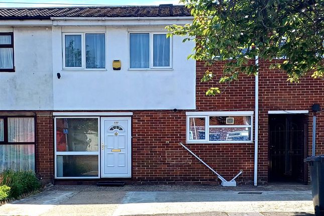 Terraced house for sale in Grasmere Avenue, Slough