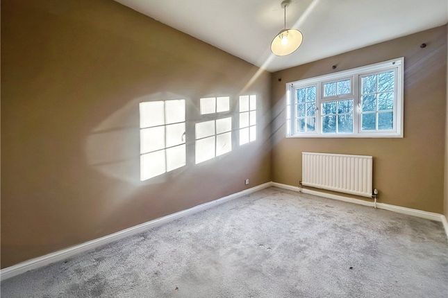 15, Findlay Drive, Surrey photo 4