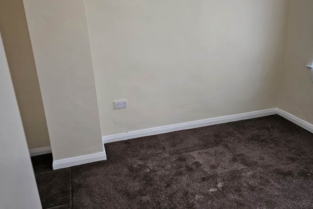 63, Lawnswood Avenue, Wolverhampton photo 4