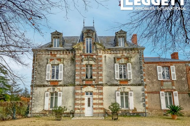 Thumbnail Villa for sale in Chaudefonds-Sur-Layon, Maine-Et-Loire, Pays De La Loire