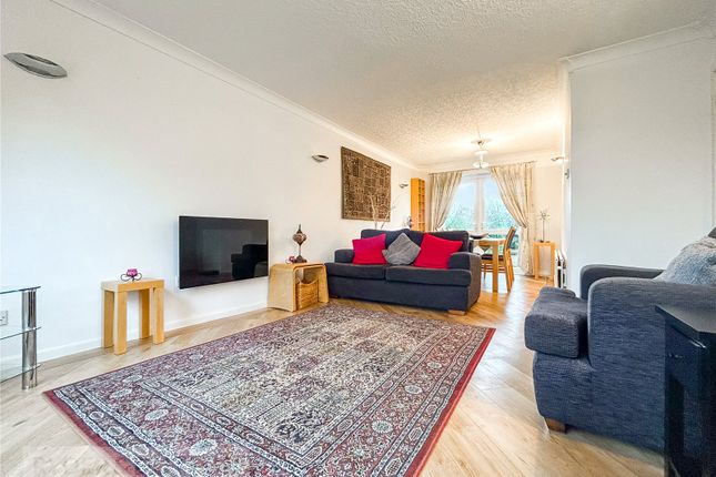 9, Alphin Close, Mossley photo 4