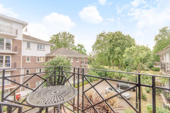 Flat for sale in Brompton Park Crescent, Fulham, London