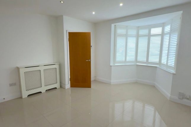 17, Thirston Path, Borehamwood photo 2