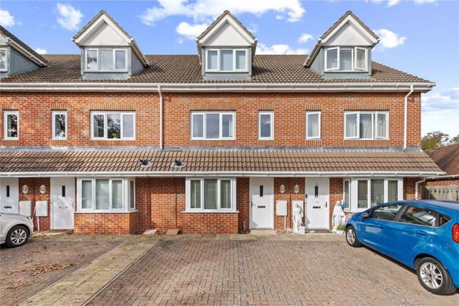 Thumbnail Flat to rent in Graylingwell Drive, Chichester