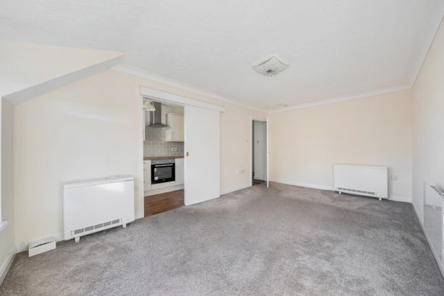 Queens Court, Grimsby photo 4