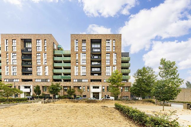 Thumbnail Flat for sale in Hanbury Road, London