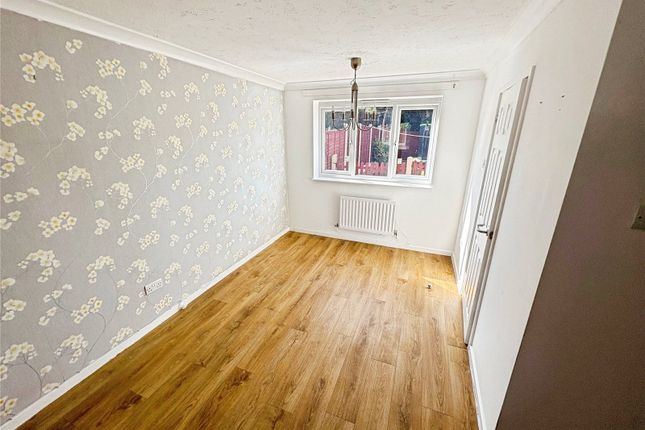 21, Leven Drive, West Midlands photo 3